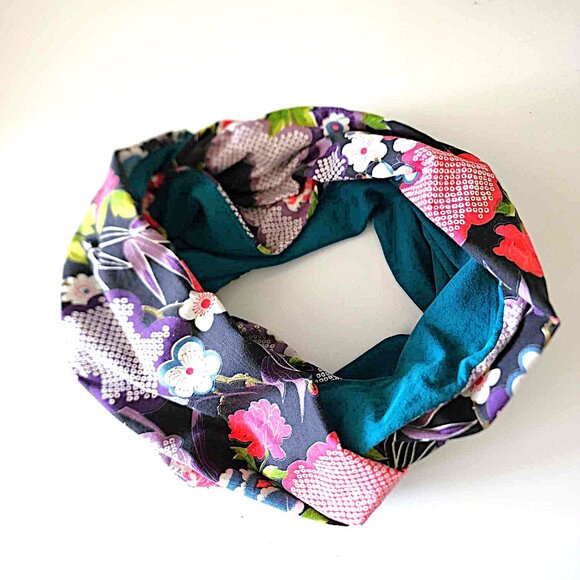 Floral infinity scarf - Picture 2 of 8